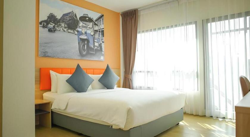 7 Days Premium Don Meaung Airport